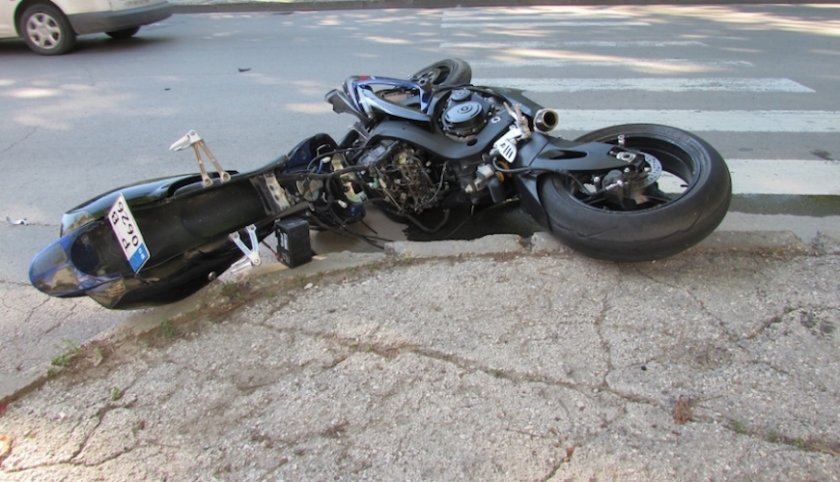 Моторист е пострадал при пътен инцидент в Разград