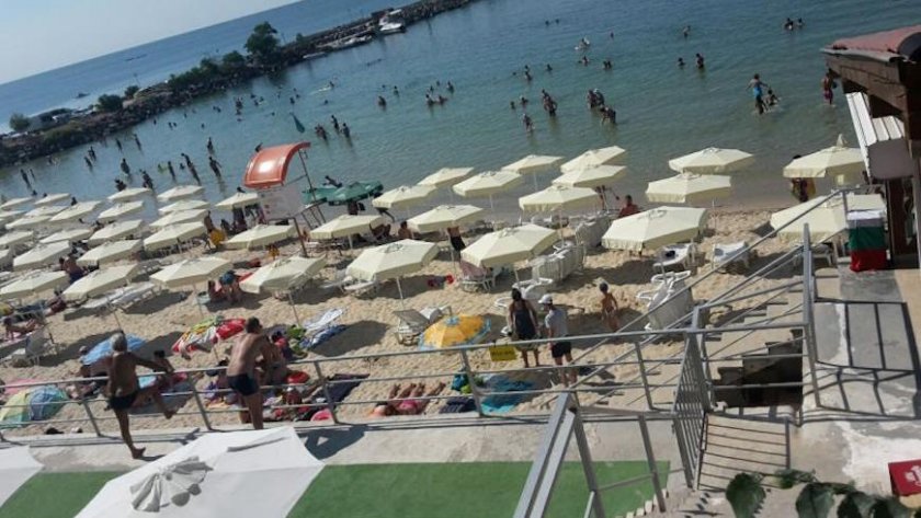 Ангелкова: Безплатни чадъри на плажа... ако въобще има летен сезон