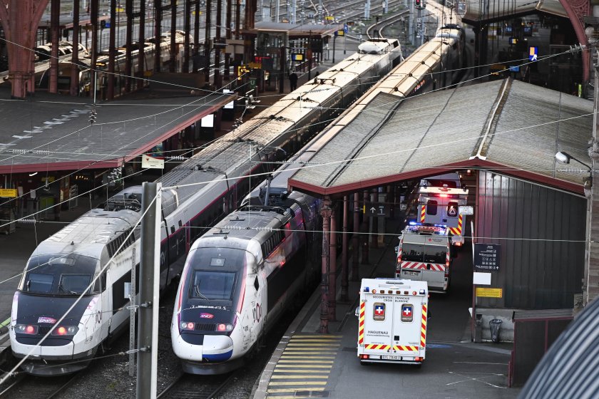 Във Франция превърнаха високоскоростен влак в линейка