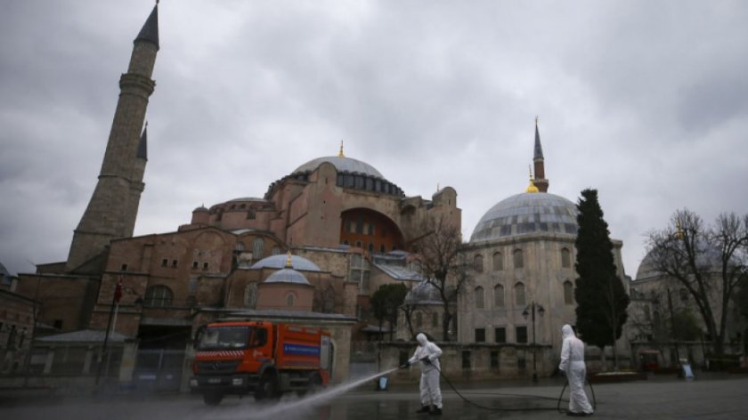Кметът на Истанбул иска карантина в мегаполиса