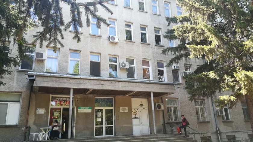 Отделение в болницата в Горна Оряховица под карантина