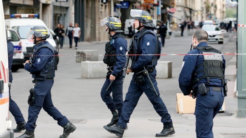Два трупа и 7 ранени на опашка за хляб във Франция