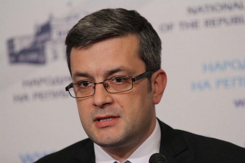 Депутат от ГЕРБ: Такъв президент не ни трябва, щом го няма в кризата