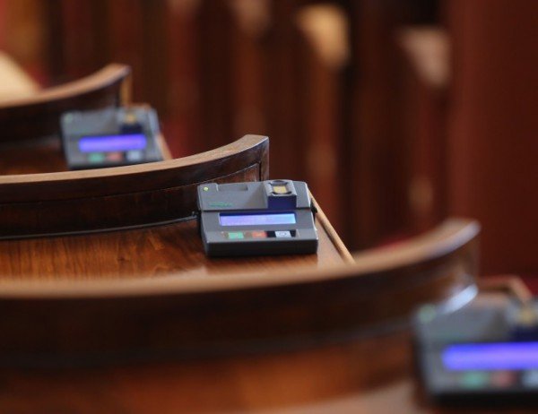 Депутатите ограничиха достъпа на журналисти в парламента
