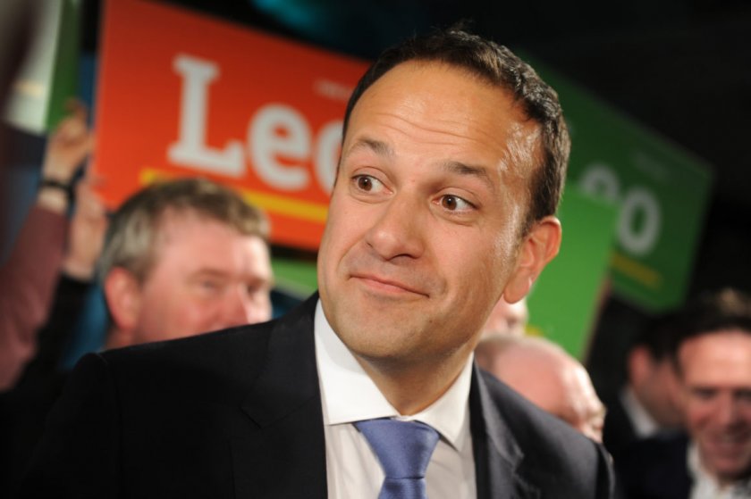 На първа линия: Ирландският премиер отново става лекар