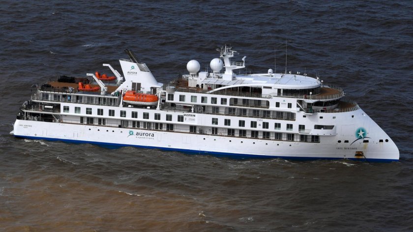 Повечето хора на борда на круизен кораб край Уругвай са заразени