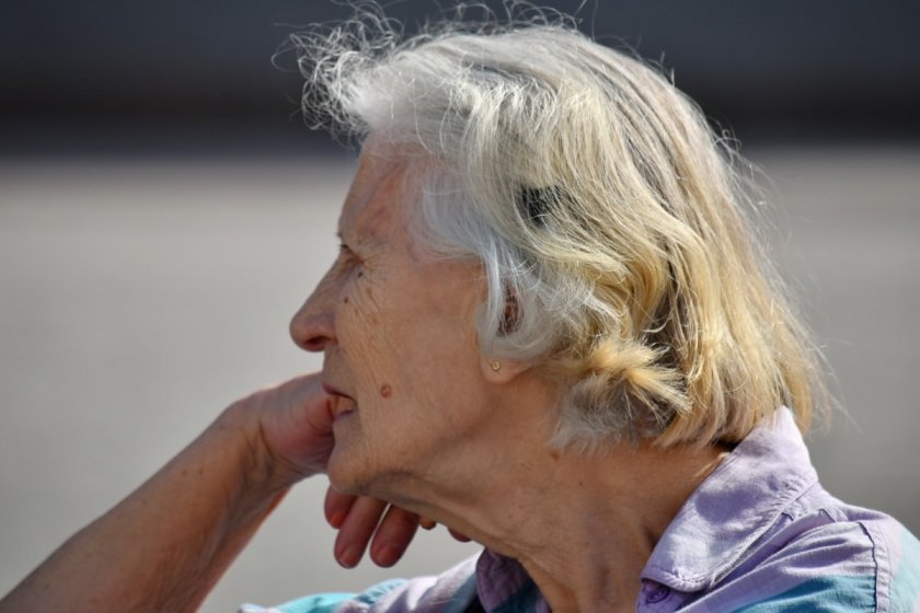 80-годишна баба дари пенсията си на болницата в Исперих
