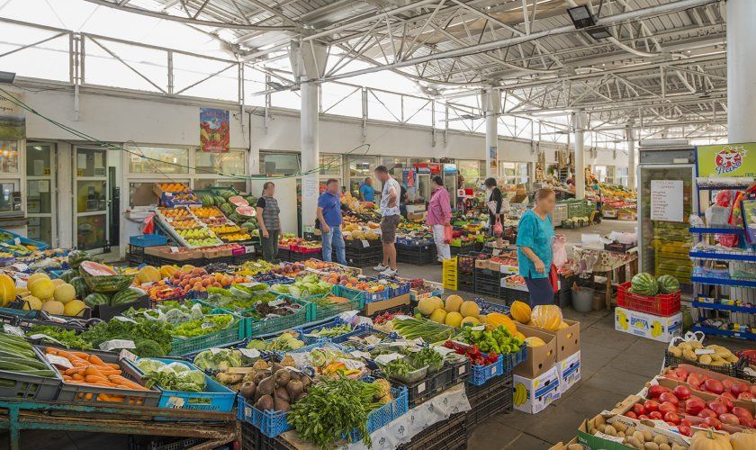 Затварят пазарите, народът се чуди откъде да пазарува