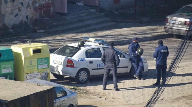 Иззеха тютюн и дрога и задържаха 28 души в ромската махала на Благоевград