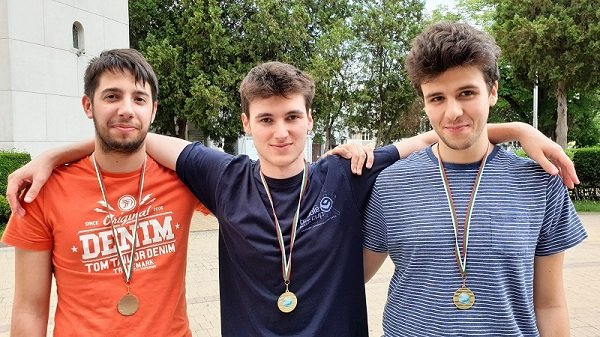 Младежи от Алма матер са първи в състезание по програмиране