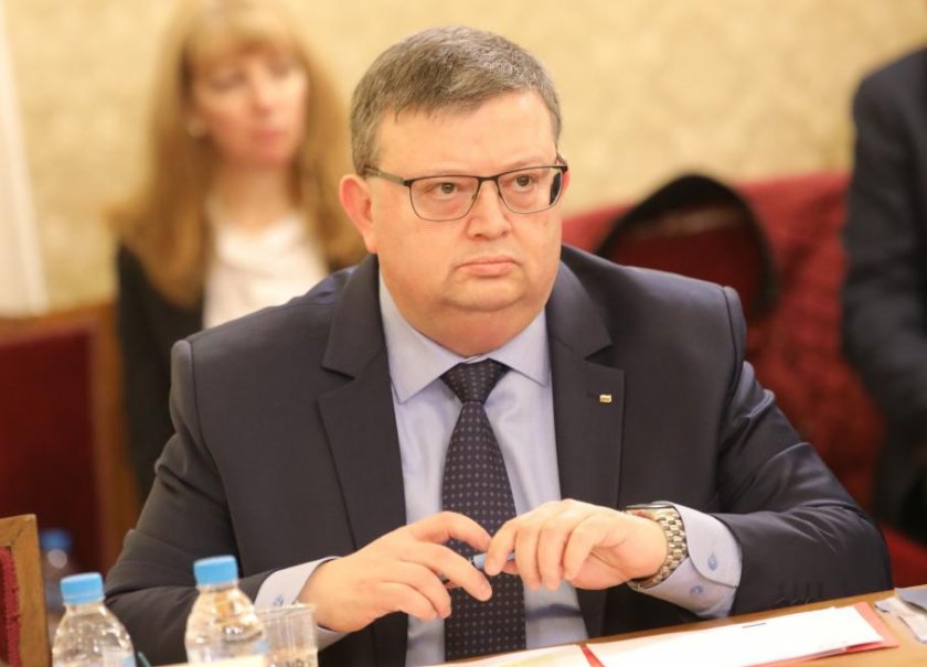Комисията на Цацаров дари 65 хил. лв. на спешни центрове