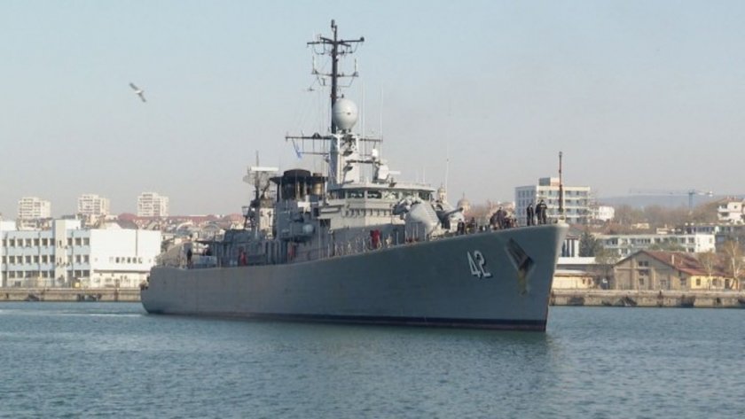 "Верни" акостира във Варна: Екипажът на бойния кораб ще е в изолация 2 дни