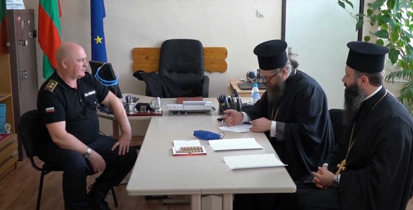 Софийската митрополия дари 800 шлема на МВР (ВИДЕО)