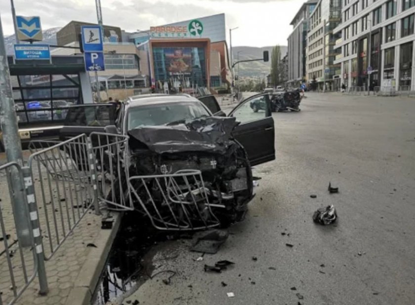 Очевидец: 20-годишно пишлеме се вряза в колата на Милен Цветков с над 100 км/ч