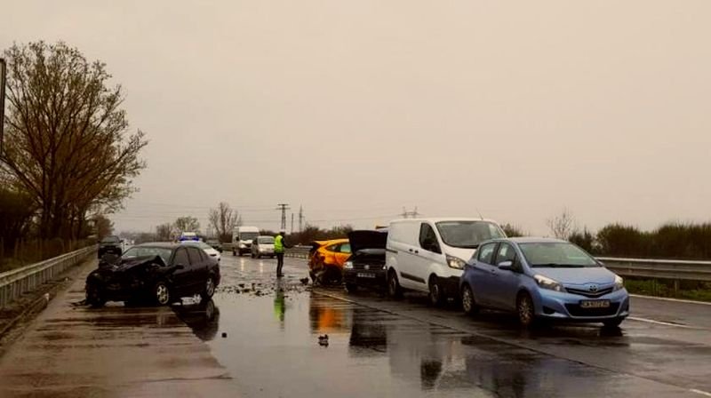Жестока верижна катастрофа преди КПП-то за влизане в София