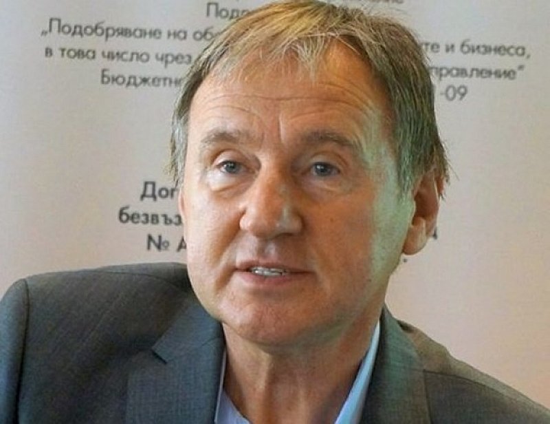Бившият шеф на комисията по хазарта остава в ареста