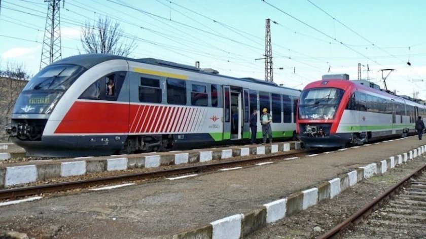 БДЖ спира 39 влака за празниците