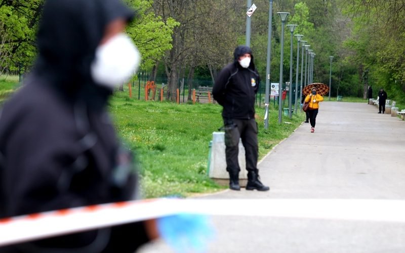 Отварят парковете от днес