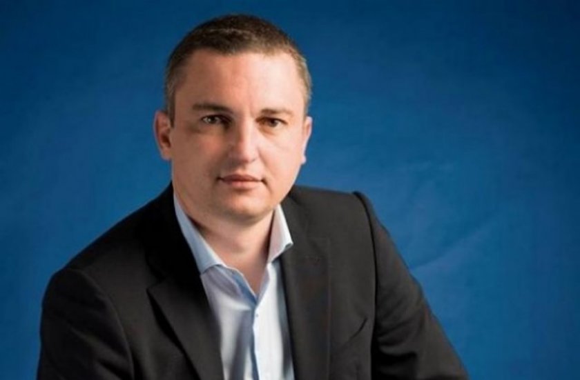 Лудост във Варна: Дори и с карта, пенсионерите си плащат в градския транспорт