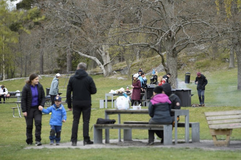 Иновация: Швеция използва кокоши тор срещу посещенията в парковете