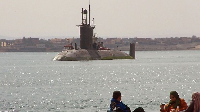 Командир на атомна подводница изхвърча заради купон по време на карантина