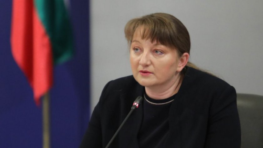 Сачева: Да се удвоят дните за неплатен отпуск, считани за стаж