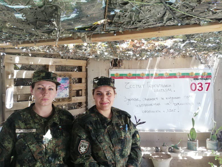 За почест! Ето ги военните ни медици зад граница 