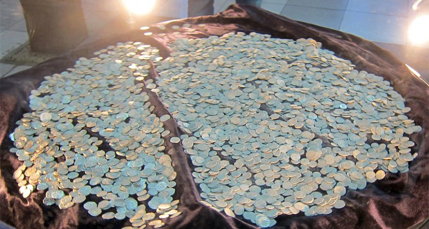 В Плевен показаха съкровище от 8500 монети