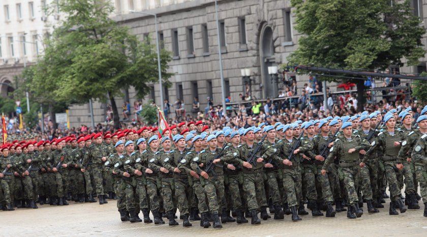 Над 1000 военни на парада за Гергьовден