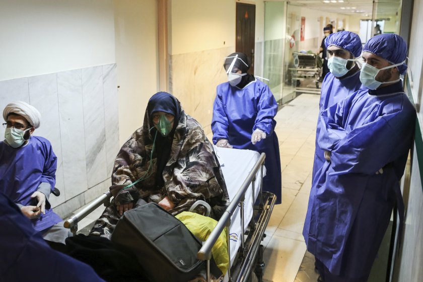 10 000 ирански здравни работници са заразени с вируса