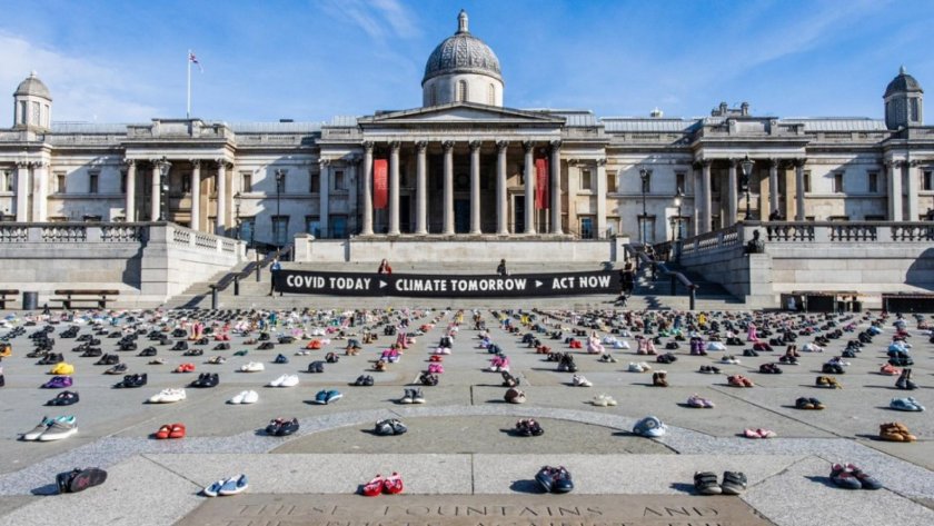 Протест с 2000 чифта детски обувки