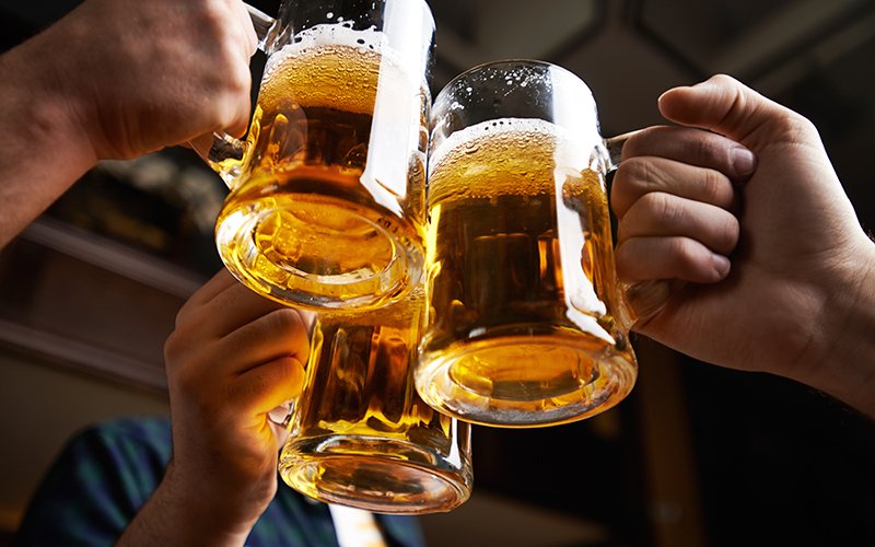 Отчаяние: Кръчмите в Прага свалят цената на бирата