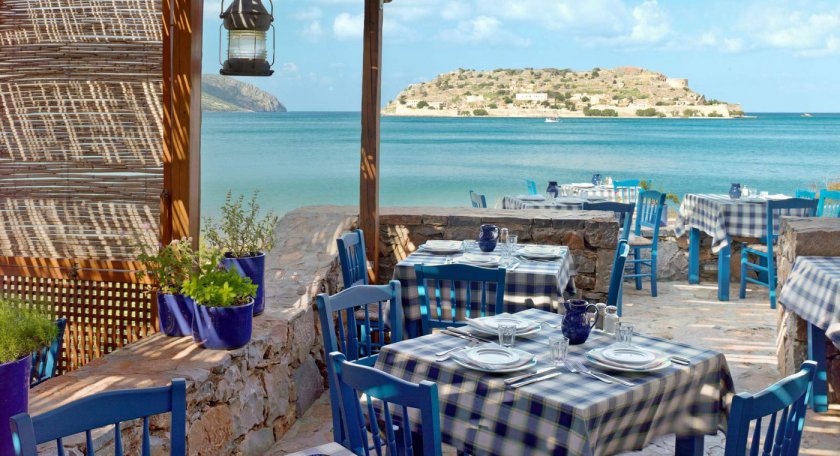 В Гърция отвориха кафенетата и ресторантите