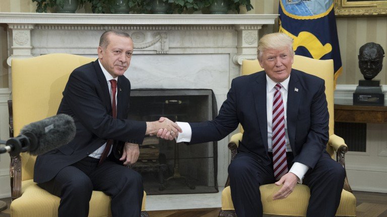 Тръмп зове за деескалация в Либия в разговор с Ердоган