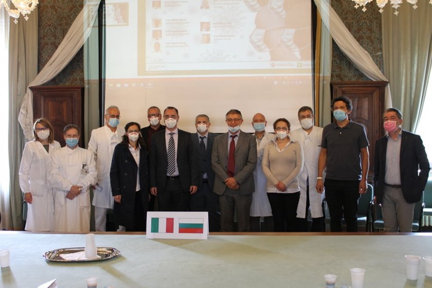 Лекари от ВМА обмениха опита си с COVID-19 с италиански колеги