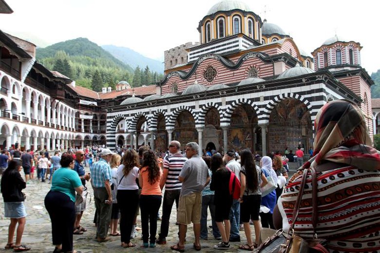 Наглост! 12 лв. за порция пилешко бутче в Рилския манастир