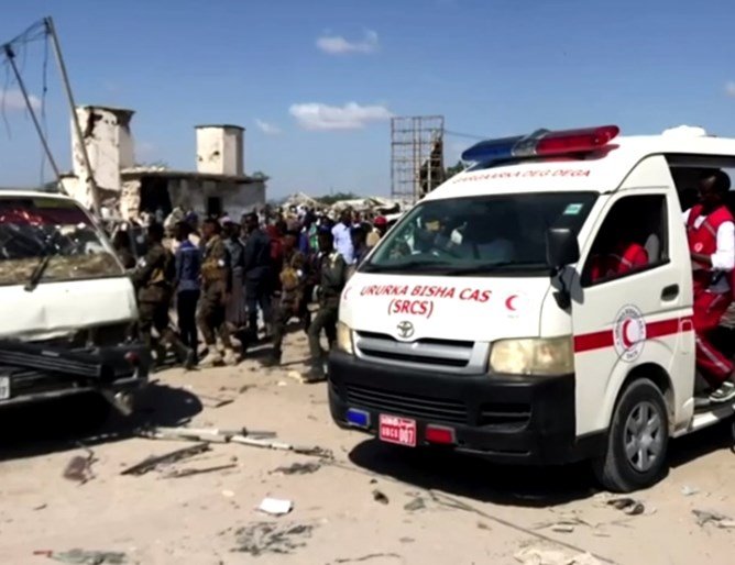 Взрив на автобус в Сомалия уби 10 души