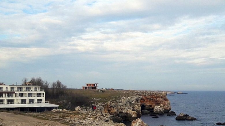 Главният архитект на Шабла уреди сина си морски палат на брега