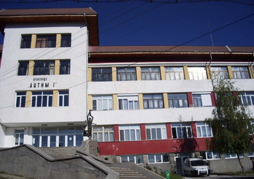 За назидание: Четат присъда за дрога на тийнейджър в училище в Златоград