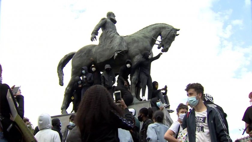 Антверпен свали статуя на крал Леополд II след протест