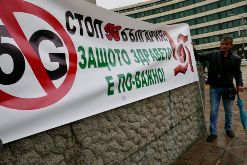 10 души въстанаха срещу 5G (СНИМКИ)