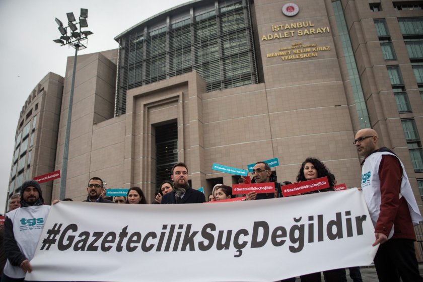 Двама журналисти арестувани в Турция