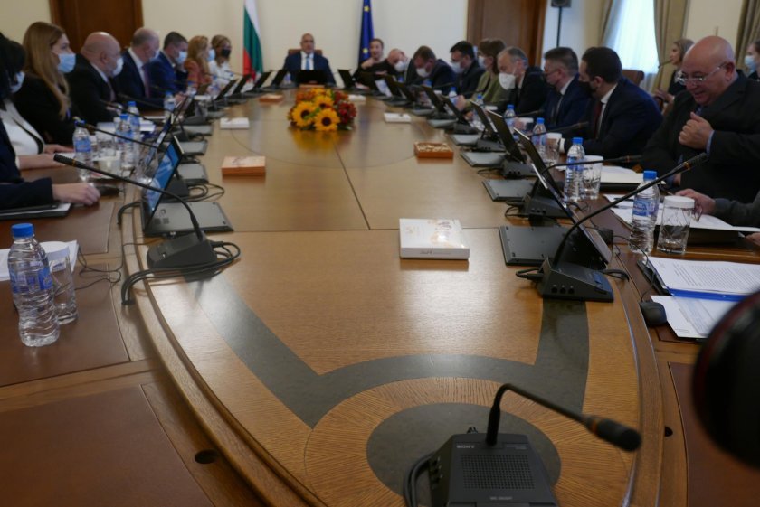 Извънредно заседание на кабинета: Министрите решават как ще бъдат връщани пари за газ