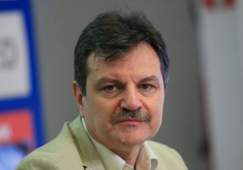 Д-р Симидчиев: Само 30% от българите спазват стриктни мерки 