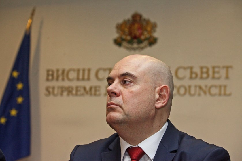 Гешев проверява дали Васил Божков е спонсорирал партии