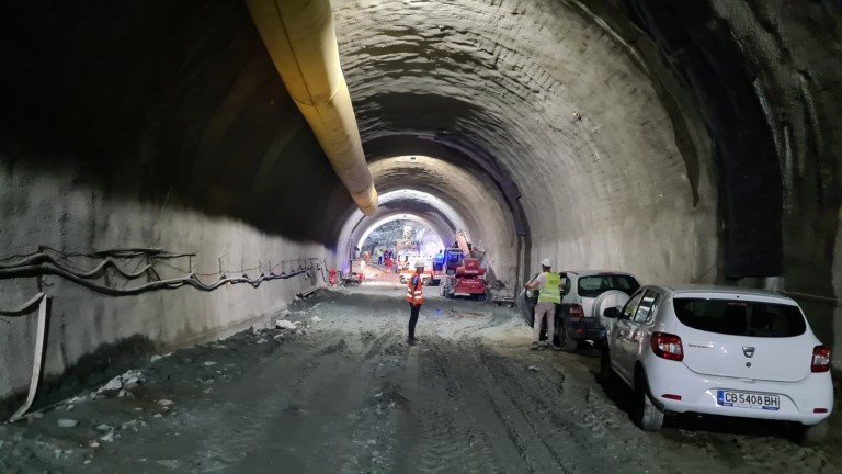 Затрупаните в тунела "Железница" оцеляха благодарение на колегите си (ОБЗОР)