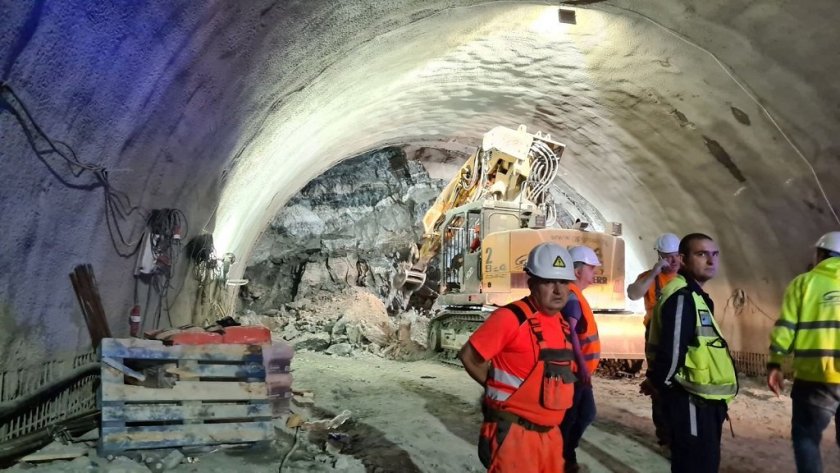 Затрупан в тунела "Железница" работник се оказа с коронавирус