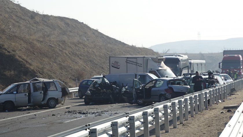 Верижна катастрофа на автомагистрала "Струма"