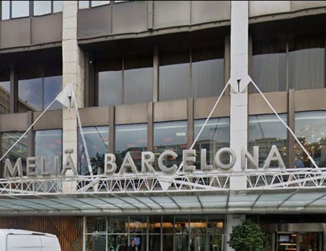 Хотел в Барселона изпрати с шпалир и аплодисменти клиентите си с Covid-19