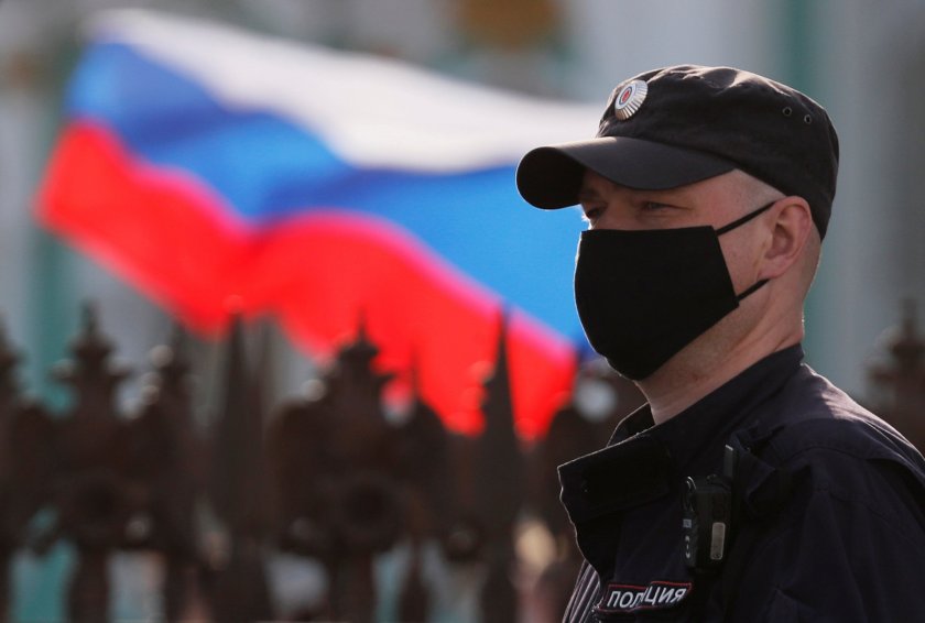 Русия с 6611 новозаразени за денонощие